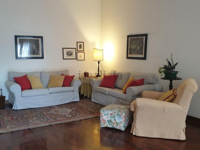 Appartamento in affitto di 170 m² in Via dei Tadi