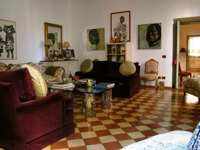 Appartamento in affitto di 170 m² in Via dei Vecchiarelli