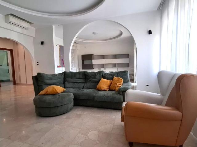 Appartamento in affitto di 170 m² in Via del Bagno Borbonico