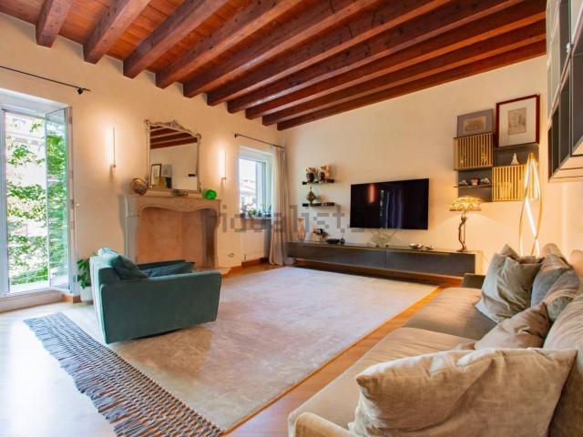 Appartamento in affitto di 170 m² in Via della Valverde