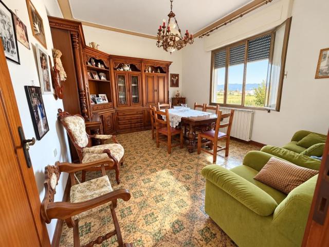 Appartamento in affitto di 170 m² in Via Folonica, 11