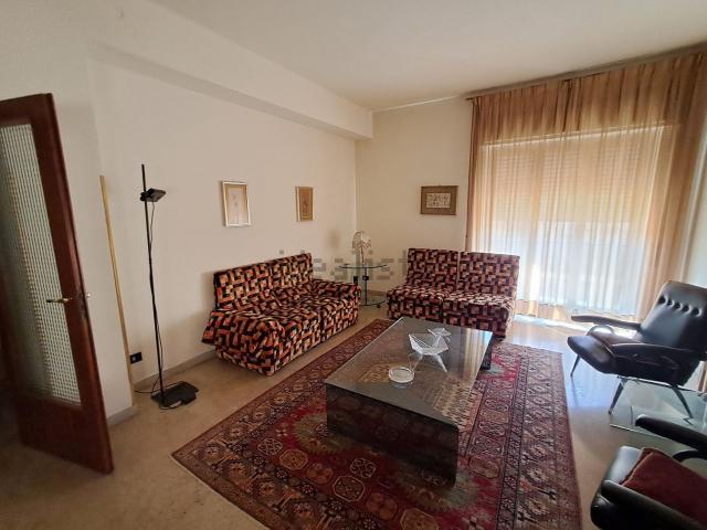 Appartamento in affitto di 170 m² in Via Martiri di Gerace 1847