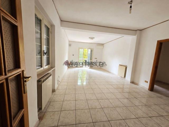 Appartamento in affitto di 170 m² in Via Miliscola, 133