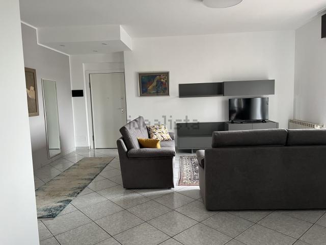 Appartamento in affitto di 170 m² in Via Nazario Sauro, 17