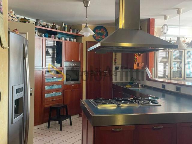 Appartamento in affitto di 170 m² in Via Sbarre Superiore Diramazione Lombardo