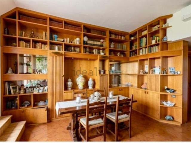 Appartamento in affitto di 170 m² in Via Residenza Lago