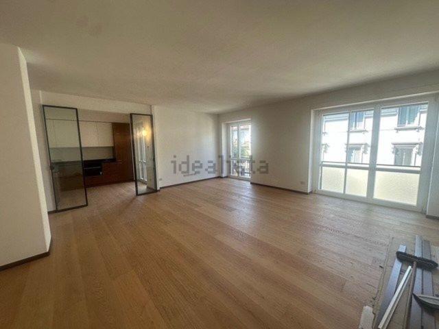 Appartamento in affitto di 170 m² in Via Ruggero Boscovich, 49