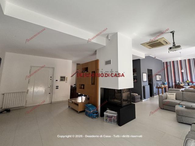 Appartamento in affitto di 170 m² in Via Volturno, 55