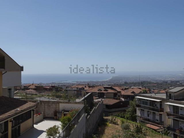 Appartamento in affitto di 170 m² in Viale dell&apos Autonomia, 74