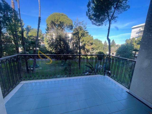 Appartamento in affitto di 170 m² in Viale Scala Greca, 351