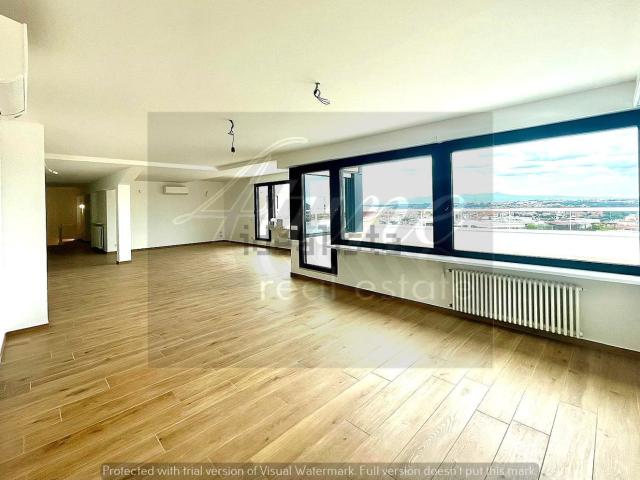 Appartamento in affitto di 170 m² in Piazza Stefano Jacini, 5