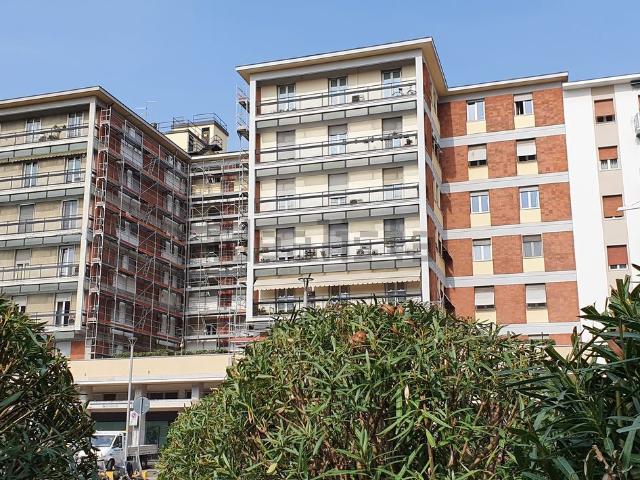 Appartamento in affitto di 170 m² in Piazza Renato Simoni, 10