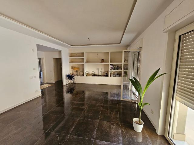Appartamento in affitto di 173 m² in Via Rosolino Pilo