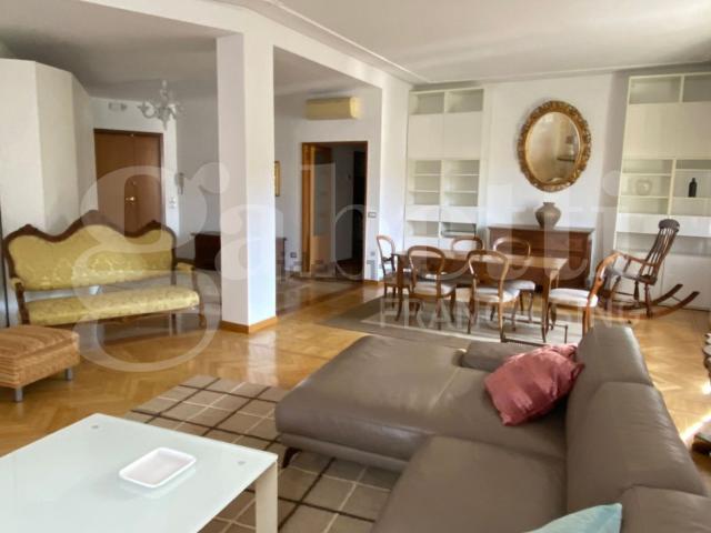 Appartamento in affitto di 175 m² in Via Piave