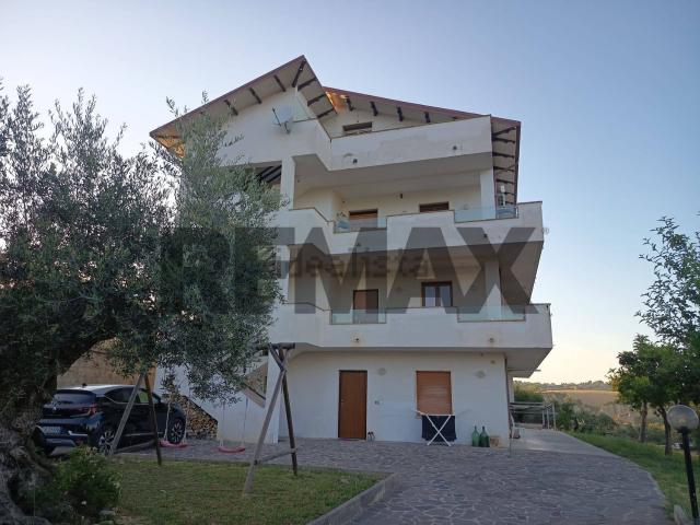 Appartamento in affitto di 175 m² in Contrada annunziata, 21