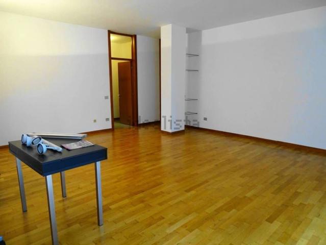 Appartamento in affitto di 176 m²