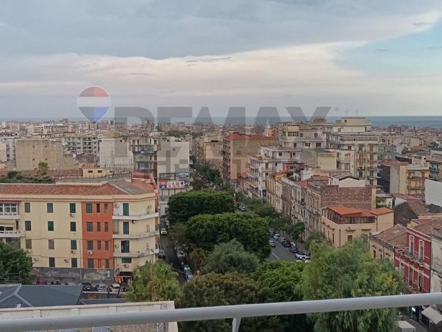 Appartamento in affitto di 177 m² in Via Sabato Martelli Castaldi, 7