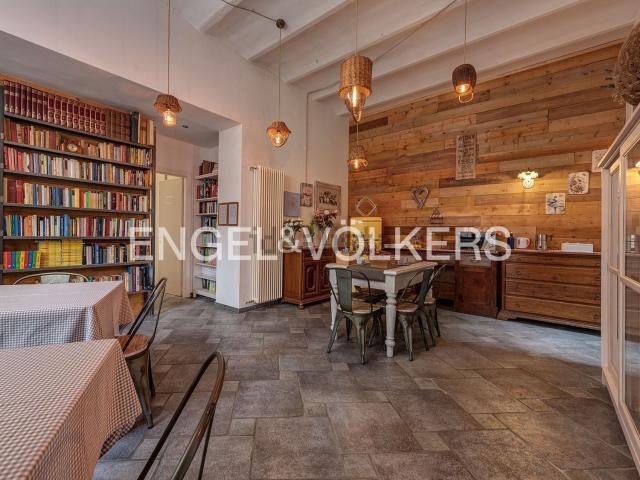Appartamento in affitto di 178 m² in Via Fausto Baragiola