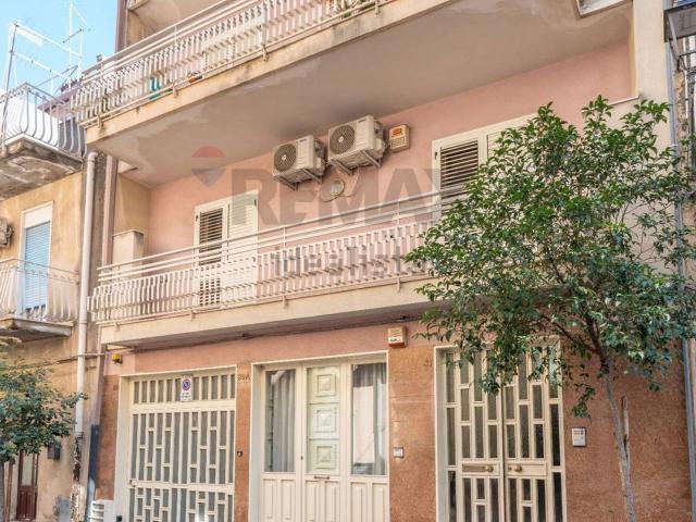 Appartamento in affitto di 178 m² in Via Fratelli Cairoli, 31