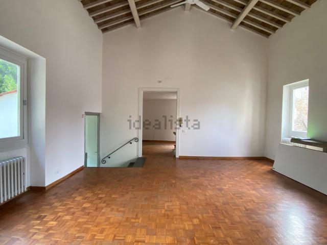 Appartamento in affitto di 178 m² in Via Senese