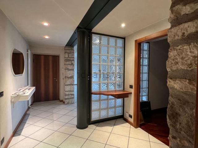 Appartamento in affitto di 180 m² in Via Colonnello Giovanni Fincato, 9