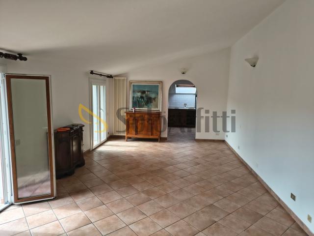 Appartamento in affitto di 180 m² in Via Cherubini