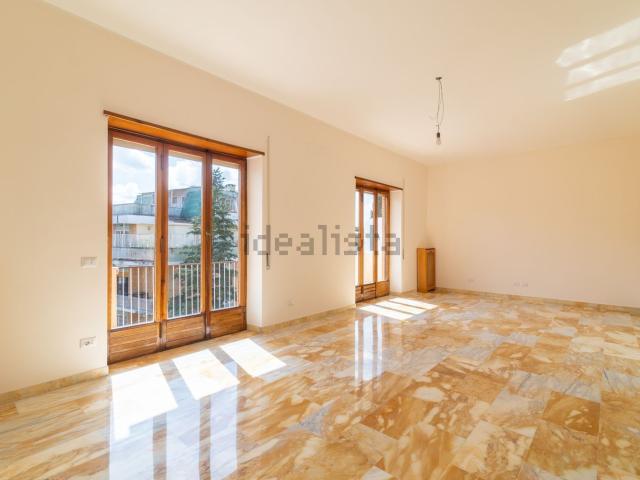 Appartamento in affitto di 180 m² in Via Claudio Achillini, 7