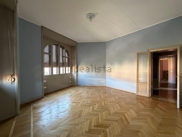 Appartamento in affitto di 180 m² in Via Armando Diaz, 9