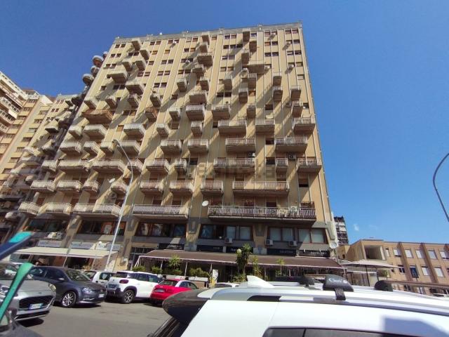 Appartamento in affitto di 180 m² in Via Giovanni Campolo, 92
