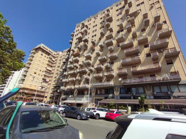 Appartamento in affitto di 180 m² in Via Giovanni Campolo, 92