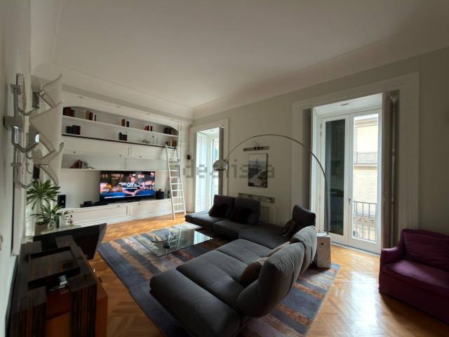 Appartamento in affitto di 180 m² in Via Domenico Morelli