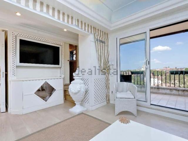 Appartamento in affitto di 180 m² in Via della Botticella, 21