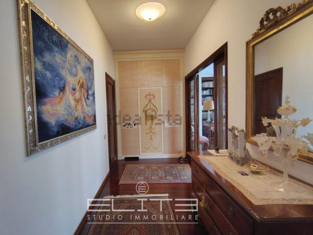 Appartamento in affitto di 180 m² in Via della Pergola Raffaele