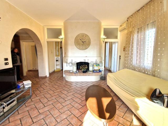 Appartamento in affitto di 179 m² in Via Emilia, 96