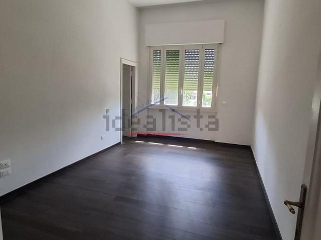 Appartamento in affitto di 180 m² in Via Francesco Crispi