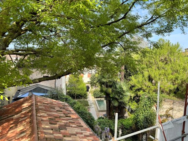 Appartamento in affitto di 180 m² in Via Francesco Petrarca, 1