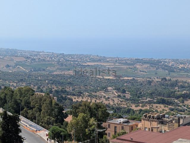 Appartamento in affitto di 180 m² in Via Minerva, 15