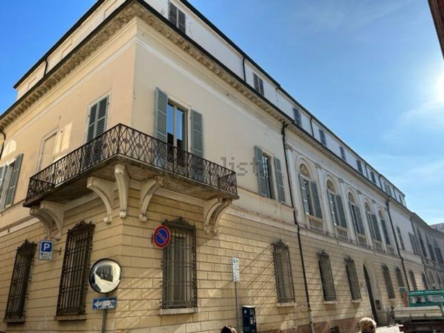 Appartamento in affitto di 180 m² in Via Severoli, 33