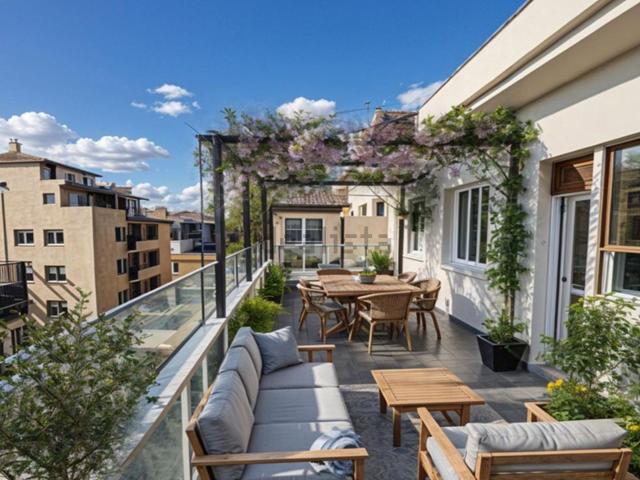 Appartamento in affitto di 180 m² in Via Roccaporena