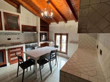 Appartamento in affitto di 180 m² in Via Umberto Bertolotti, 4