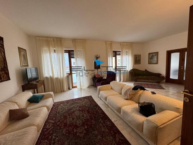 Appartamento in affitto di 181 m² in Via Ravenna, 65
