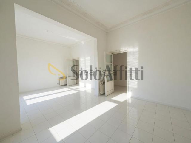 Appartamento in affitto di 184 m² in Via Lago di Nicito, 36
