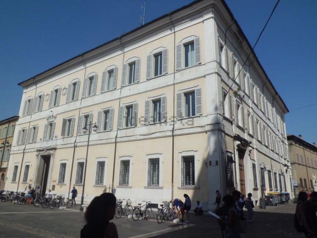 Appartamento in affitto di 184 m² in Via Serafino Ferruzzi