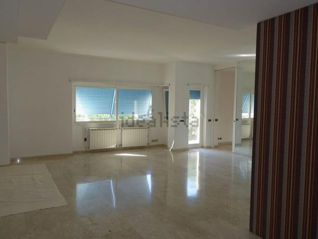 Appartamento in affitto di 185 m² in Via Paola Falconieri