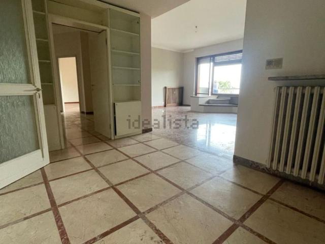 Appartamento in affitto di 186 m² in Viale XXV Aprile, 182