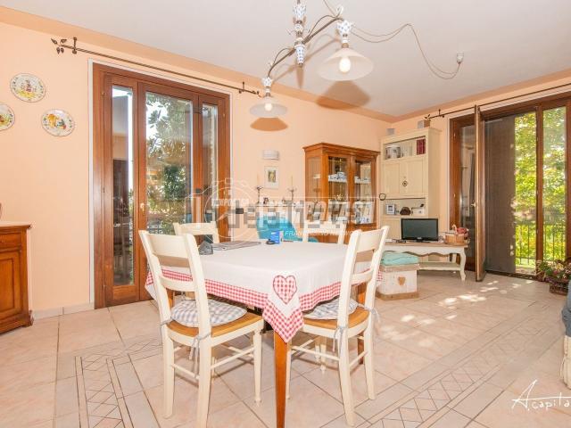 Appartamento in affitto di 188 m² in Via Corte