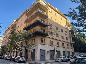 Appartamento in affitto di 188 m² in Via Giuseppe Giusti, 14