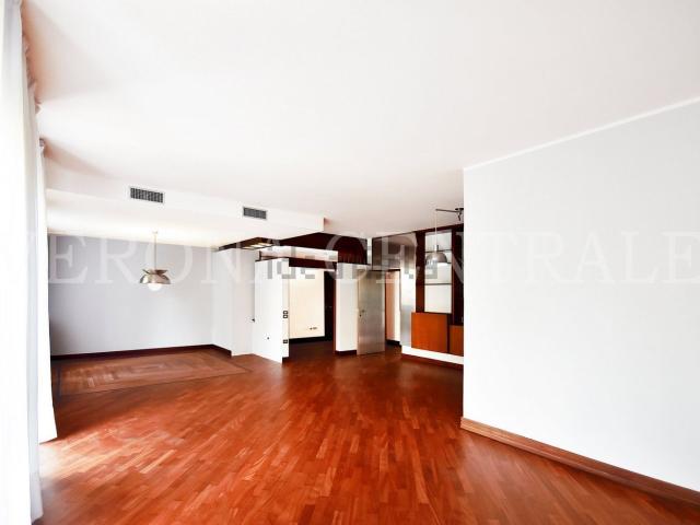 Appartamento in affitto di 188 m² in Via Leone Gaetano Patuzzi