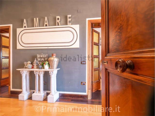 Appartamento in affitto di 188 m² in Viale Pompeo Pellini, 31