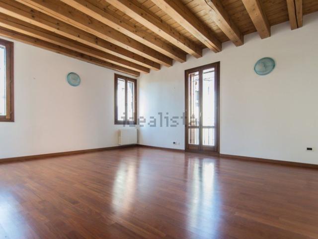 Appartamento in affitto di 189 m²